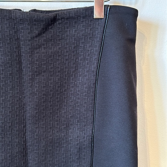 EUC Laundry by Shelli Segal Black Pencil Skirt, stretchy material - Picture 5 of 5